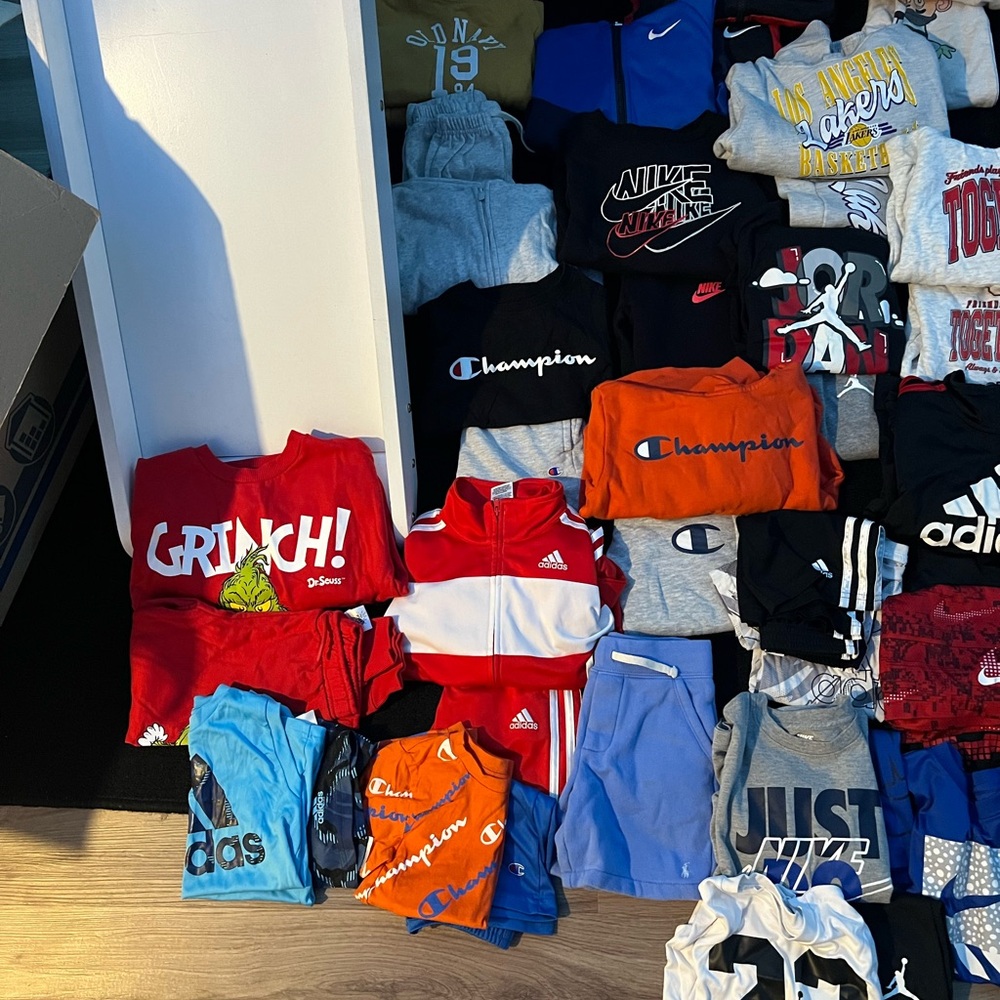 Assorted Branded Clothing Collection - Picture 2 of 5